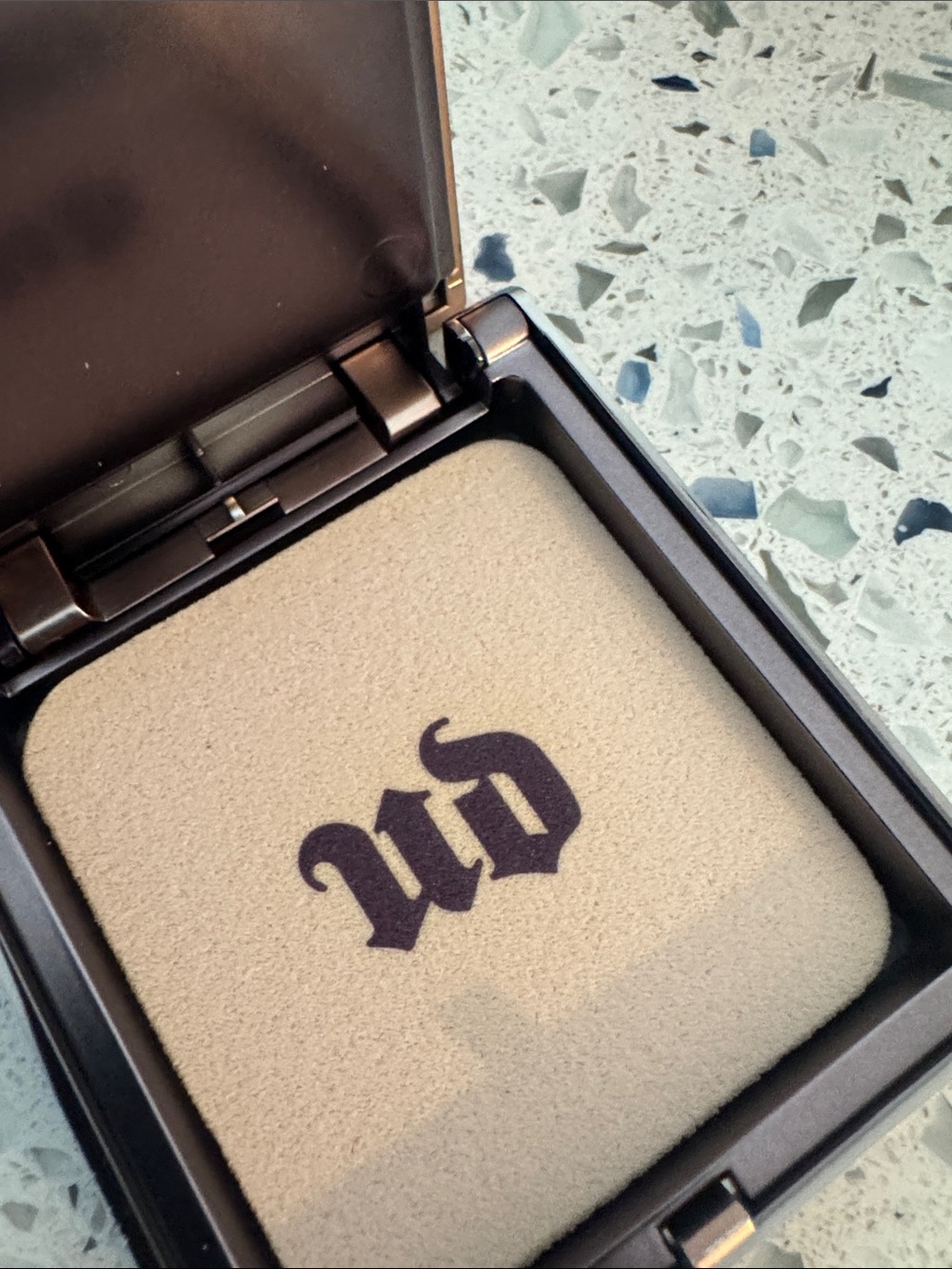 Urban Decay naked the fix medium dark powder - Picture 4 of 5